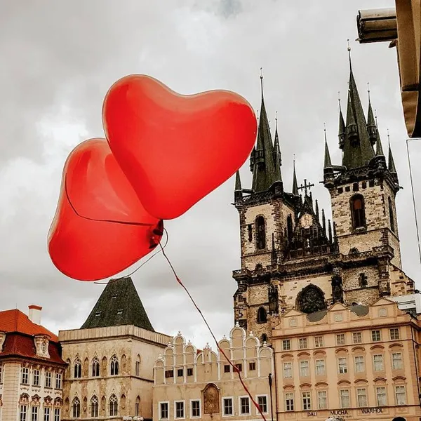 Praga miłości. Cienie wielkich historii