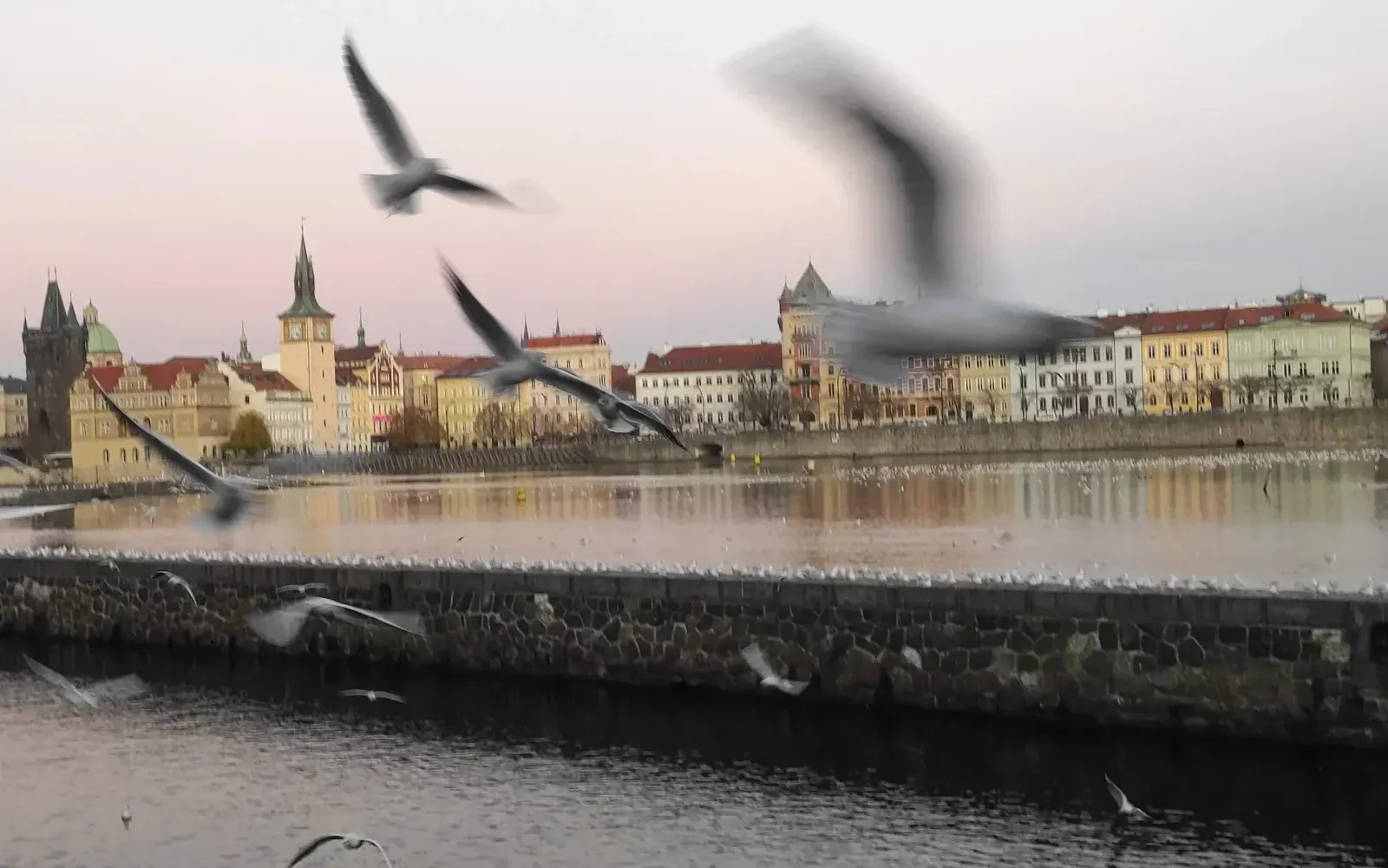 Praga w cieniu legend - duchy, zjawy i niezwykłe opowieści