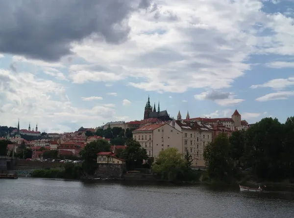 Spacer i rejs po Wełtawie – Praga z lądu i wody