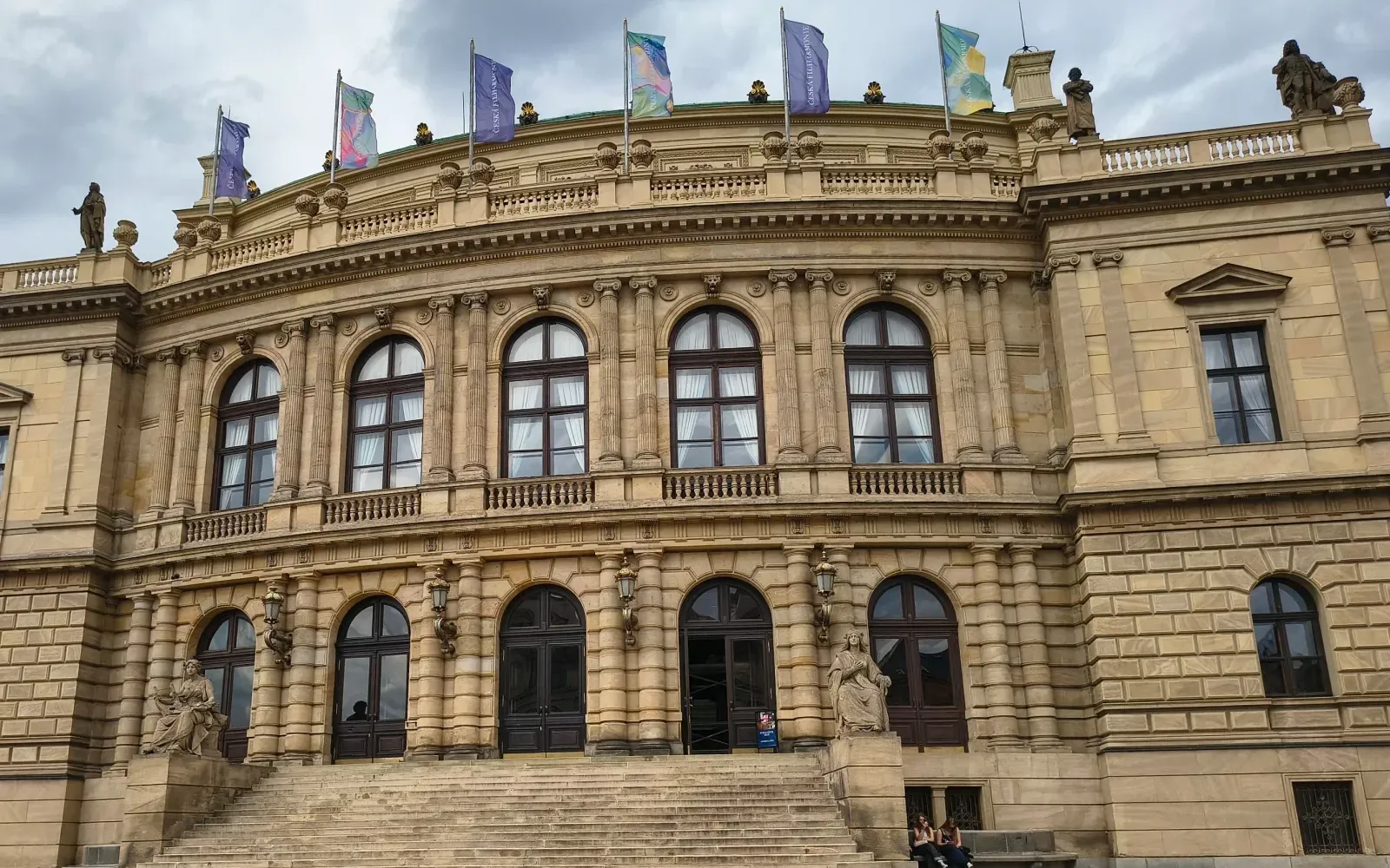 Rudolfinum – sztuka, architektura i inspiracje nad Wełtawą