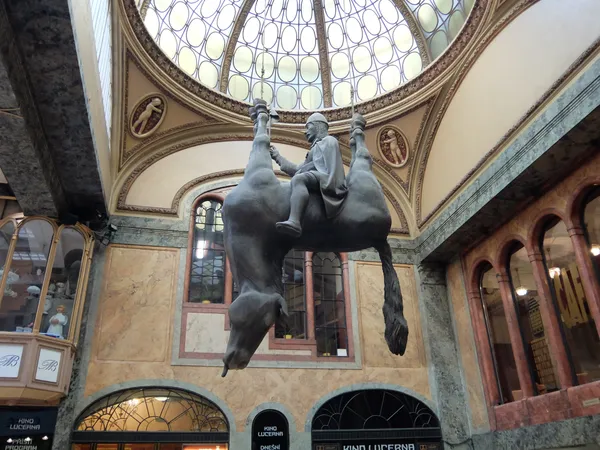 Praga ukryta - pasaże, architektura i miejskie historie