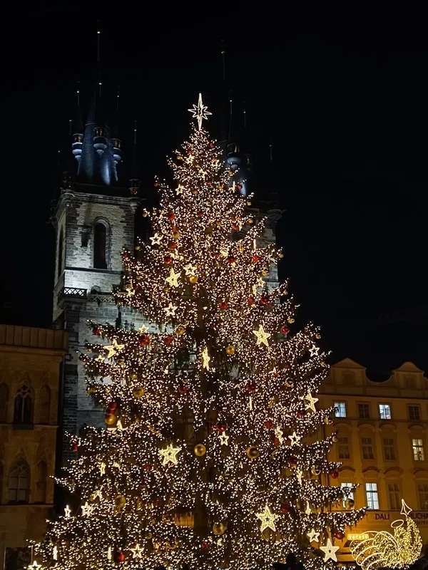 Praga w blasku Świąt – magia jarmarków i zimowego czaru
