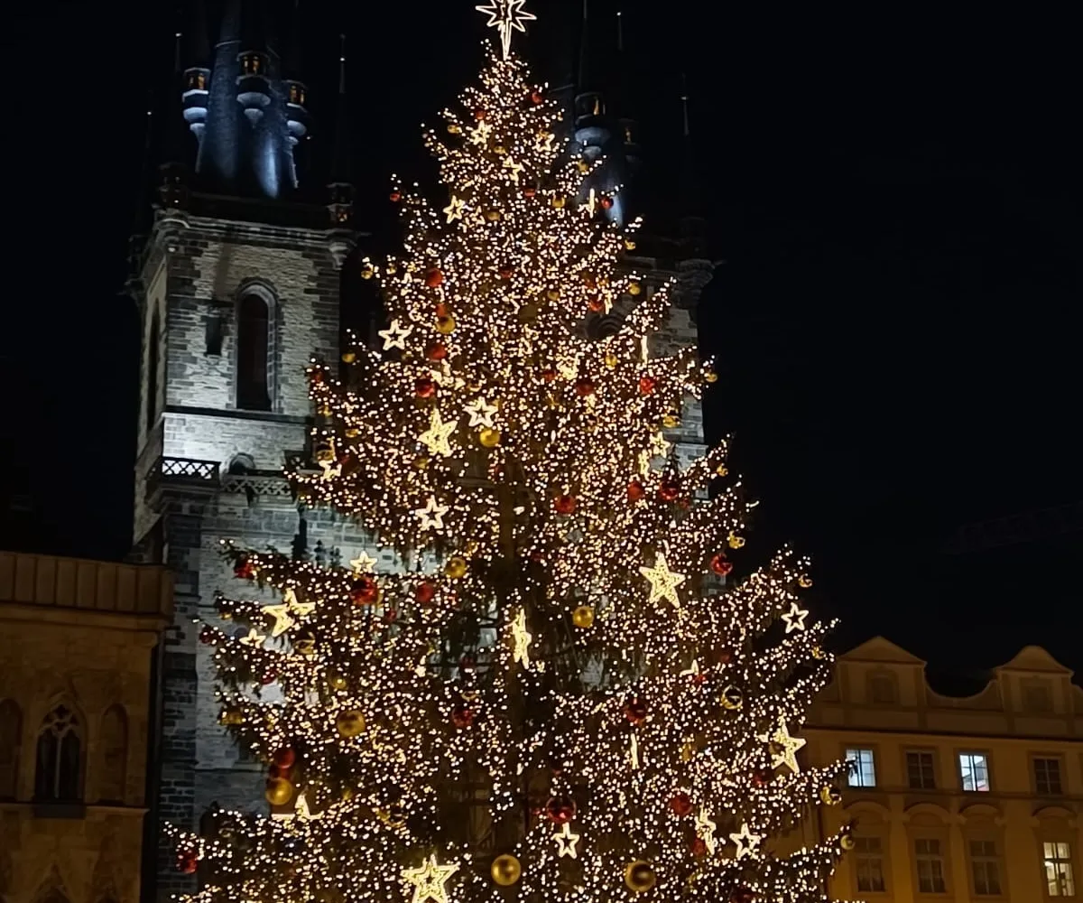 Praga w blasku Świąt – magia jarmarków i zimowego czaru