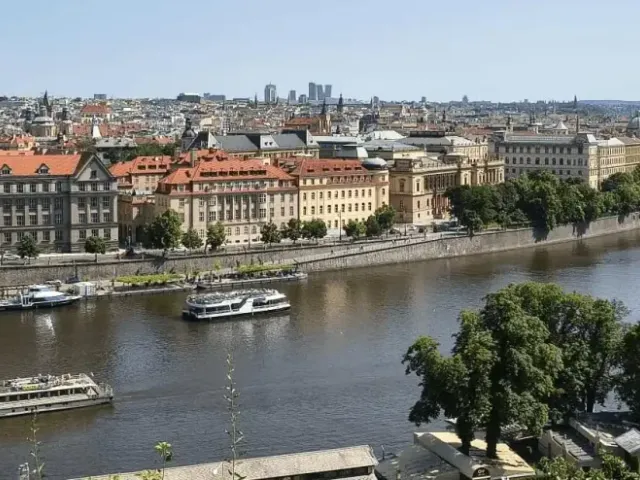 Praga nieoczywista - ślady papieża, cień Stalina, rytm Jacksona