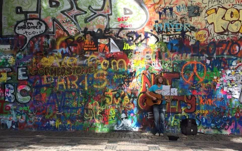 Mur Johna Lennona w Pradze