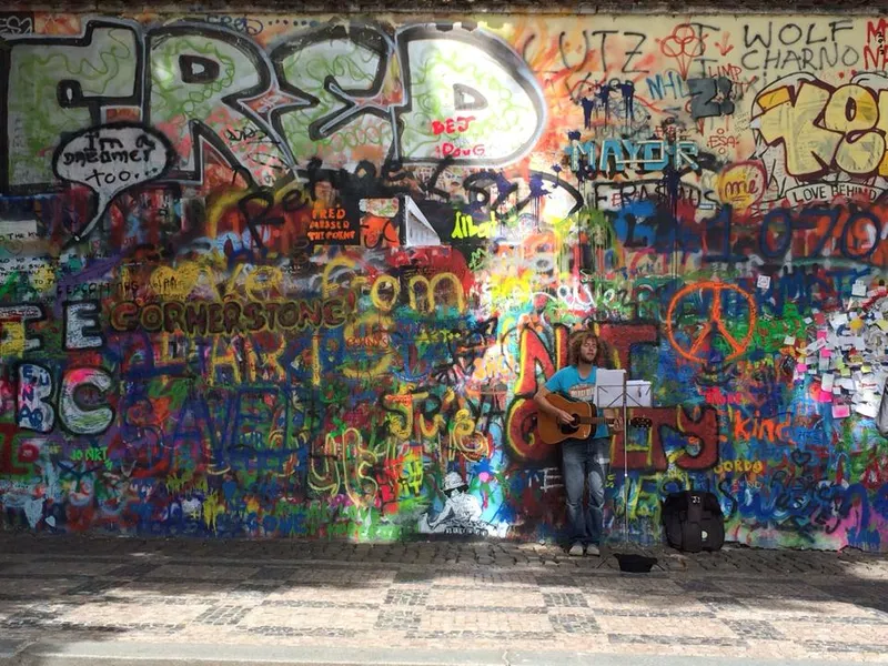 Mur Johna Lennona w Pradze